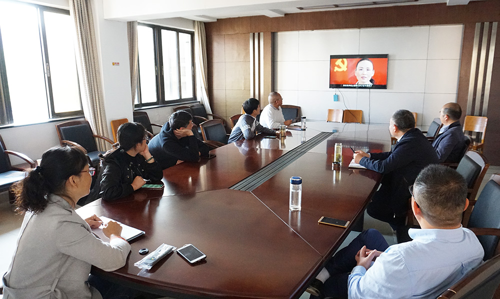 9728太阳集团组织党员观看先进事迹视频