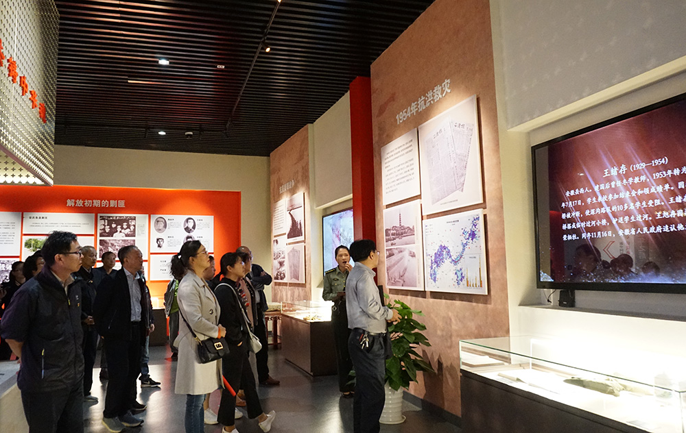 9728太阳集团党支部组织党员到烈士陵园 接受革命传统教育