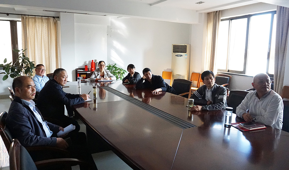 9728太阳集团组织党员观看先进事迹视频