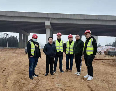 处领导赴G530查桥至牛矶段一级公路建设工程项目检查指导工作