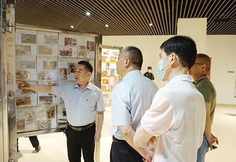 9728太阳集团组织党员参观庆祝建党100周年主题邮展