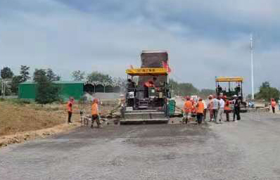 S366合六南通道建设工程03标段顺利完成水稳底基层试验段铺筑