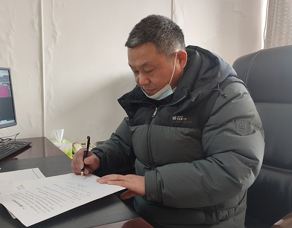 9728太阳集团党支部 组织党员干部签署廉洁自律承诺书