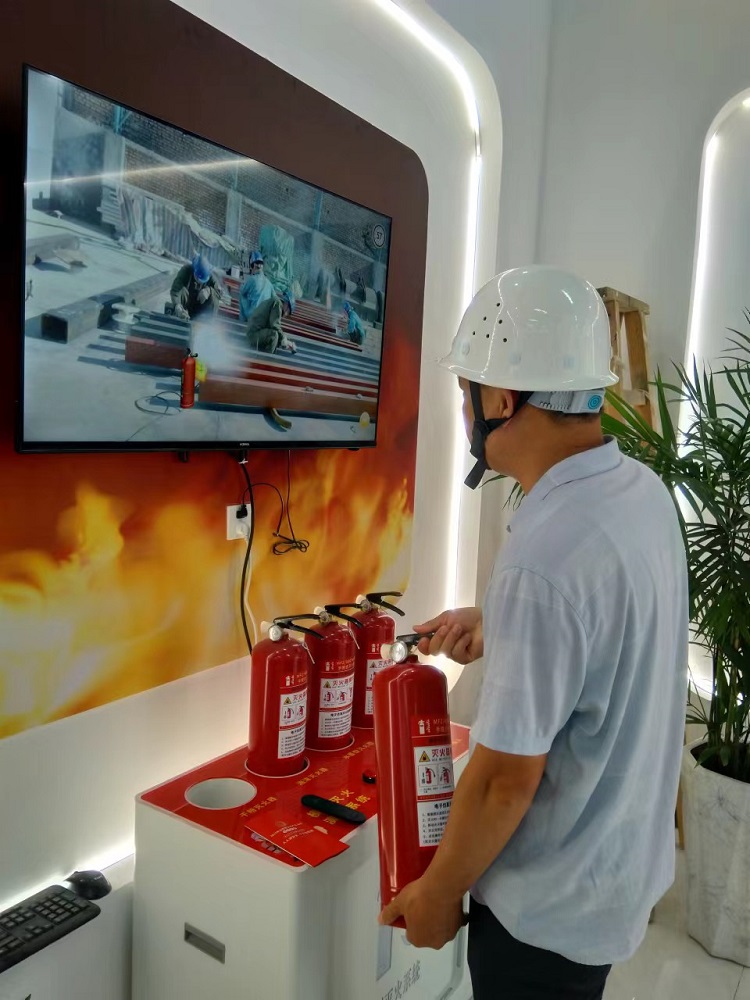 S22天天高速营岭隧道项目积极开展安全咨询活动