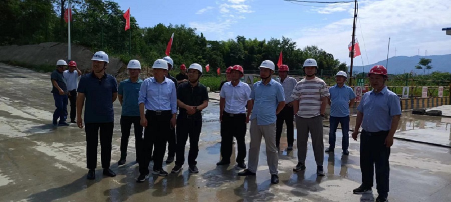 省质安中心刘荥博士一行到营岭隧道项目检查指导工作