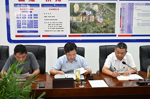 9728太阳集团党支部与营岭隧道项目临时党支部共同开展主题教育学习启动会