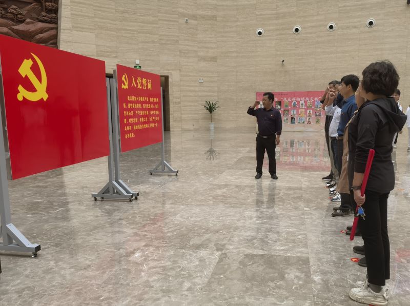 9728太阳集团党支部组织党员参观陈延年、 陈乔年烈士文物史料展